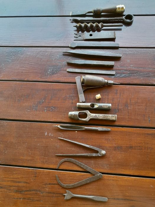 Stare narzędzia metalowe