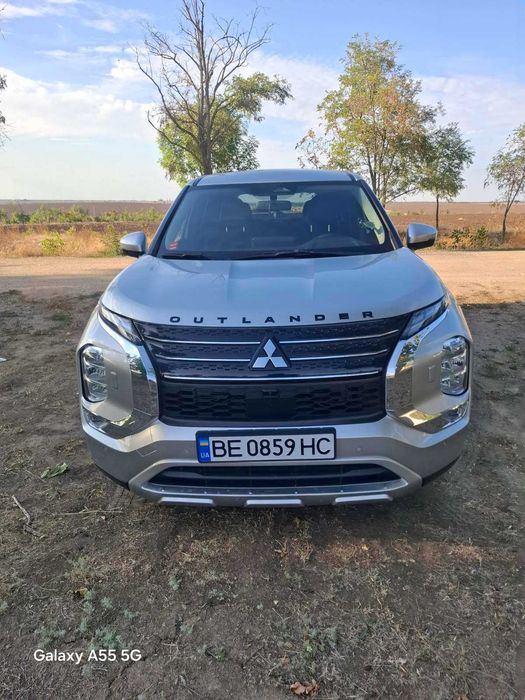 Продам машину Mitsubishi Outlander 2023 — SE,