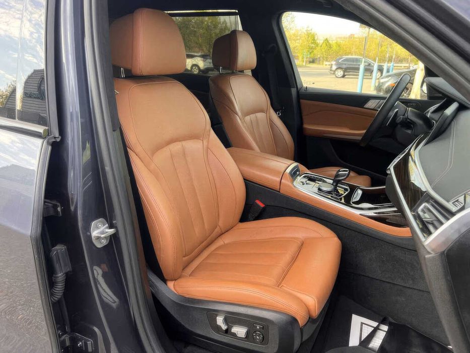 BMW X7      2020
