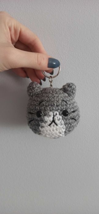 Breloczek kotek na szydełku