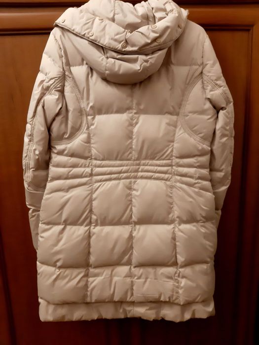 Зимний бежевый пуховик