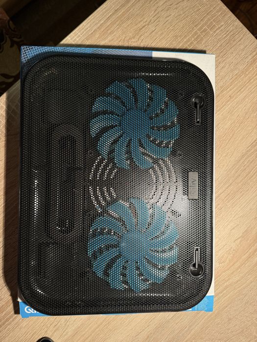 Охолоджуюча підставка під ноутбук