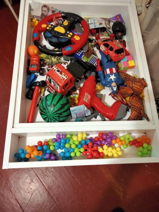 Продам столик детский стульчики