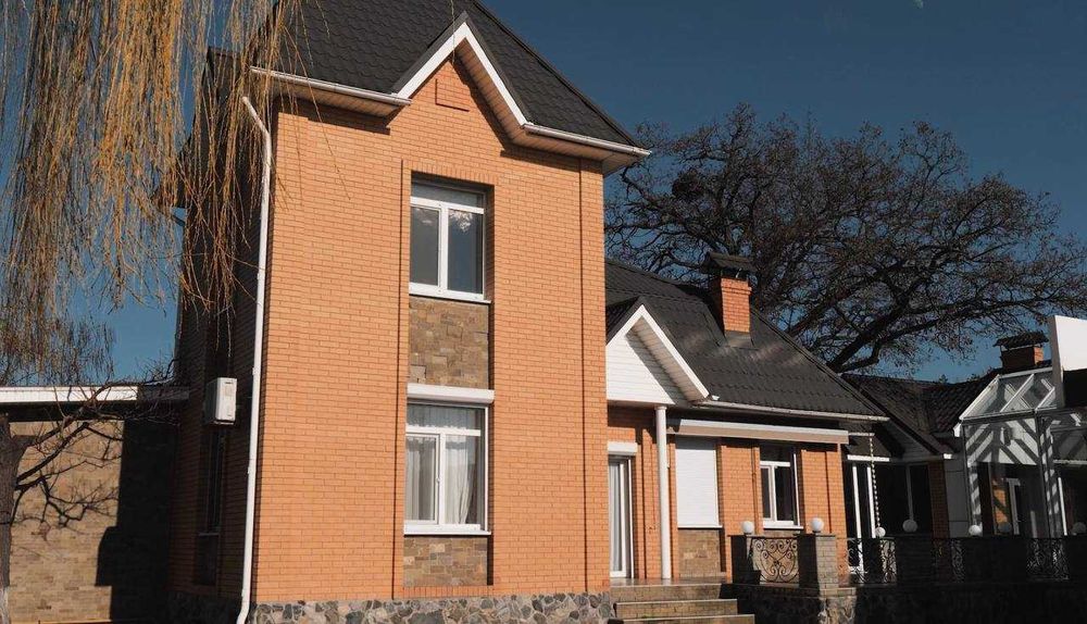 Продається будинок в с. Орлівщина, 200 м2 на 1,2 Га приватної землі