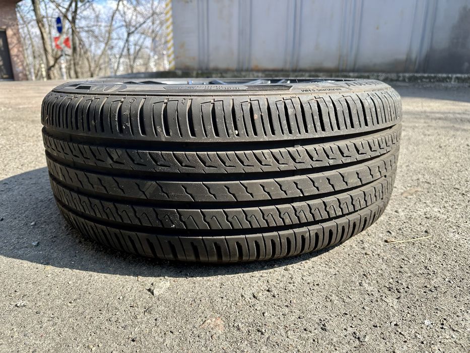 Продам майже нові літні шини Barum Bravuris 5HM 235/50 R19