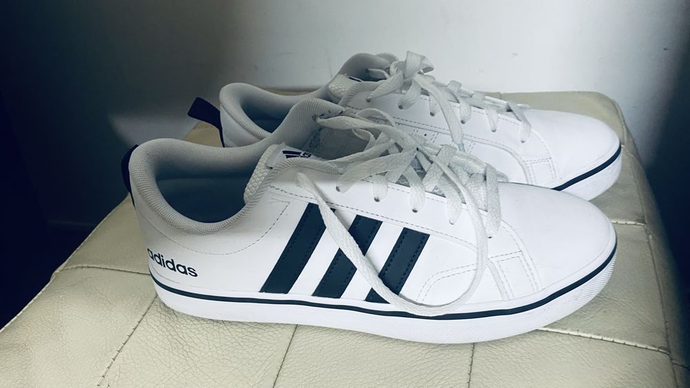 Sapatilhas adidas como novas