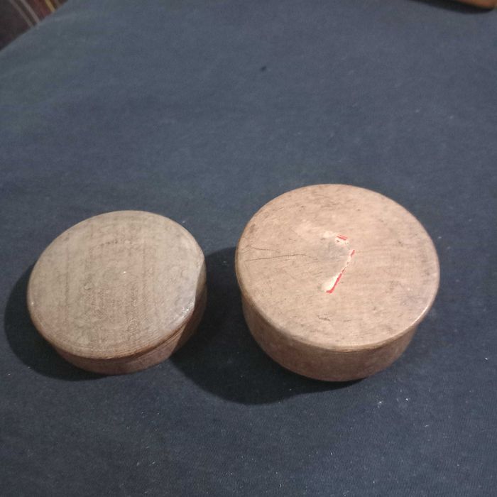 Caixa redonda em madeira