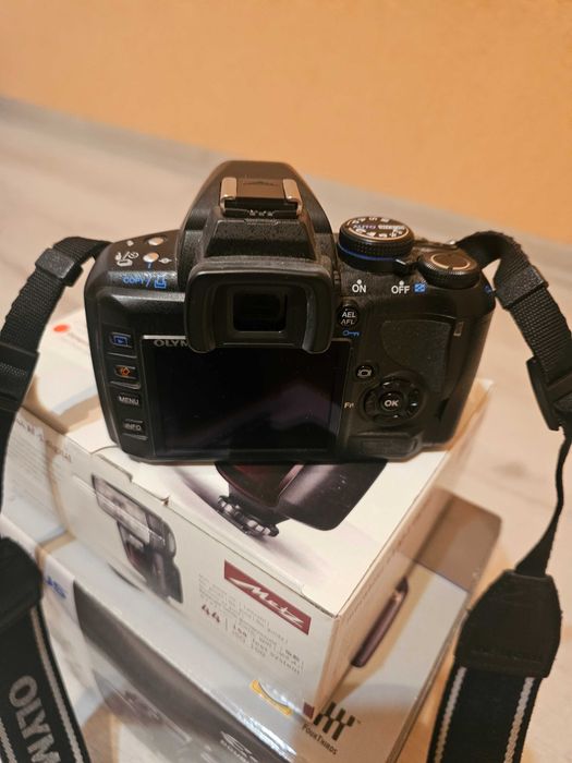 Продам Olympus E- 420