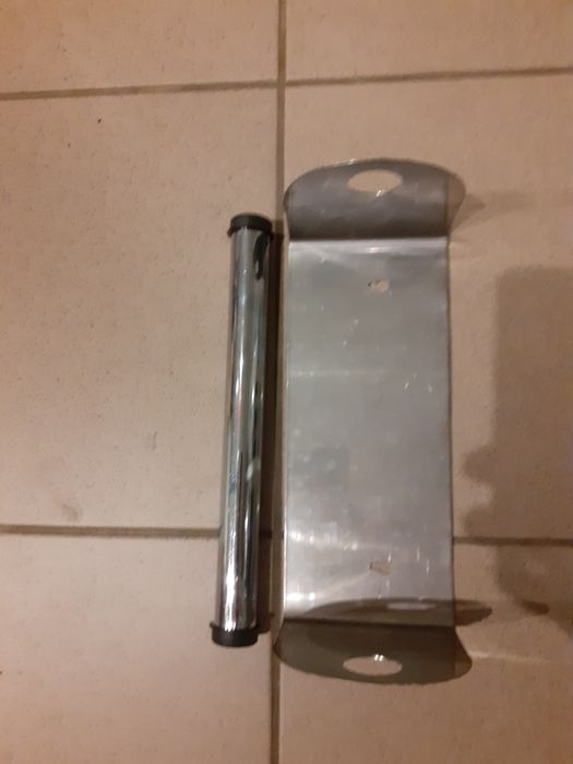 Wieszak do papieru kuchennego