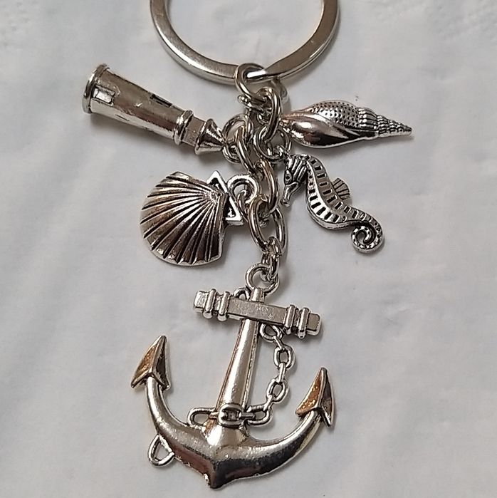 Porta Chaves com motivos Marítimos.