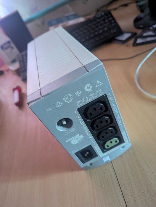 ДБЖ APC Back-UPS CS 500VA / 300W (BK500EI) — без АКБ, робочий