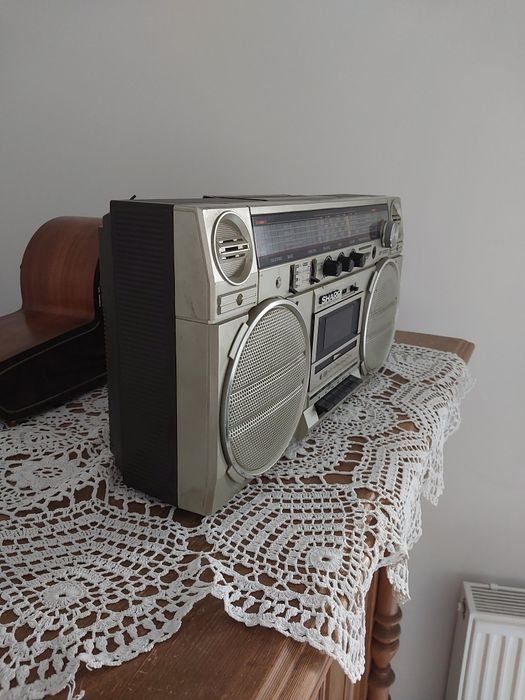 Radiomagnetofon Sharp GF-5757 z lat 80-tych