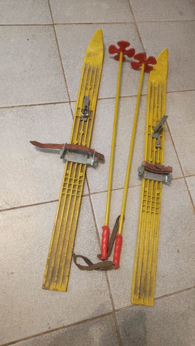 Stare narty dziecięce