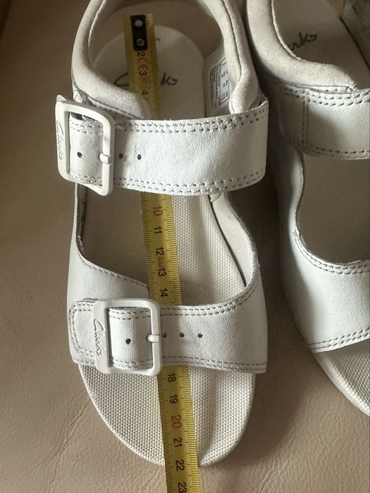 Кожаные босоножки Clarks сандали