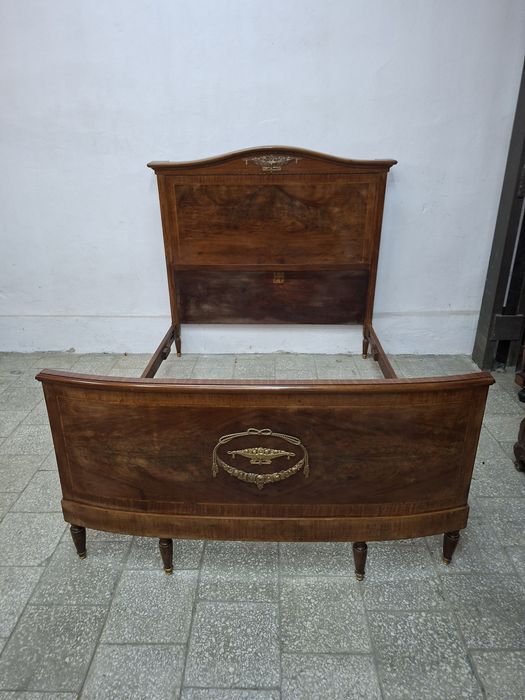 Stare francuskie łóżko empire