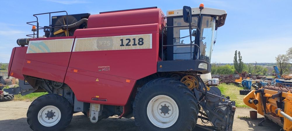 Продам комбайн КЗС 1218