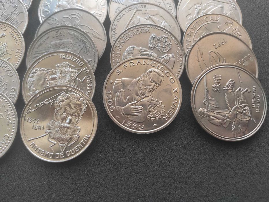 Conjunto de 34 moedas 100$ + 200$ + 250$