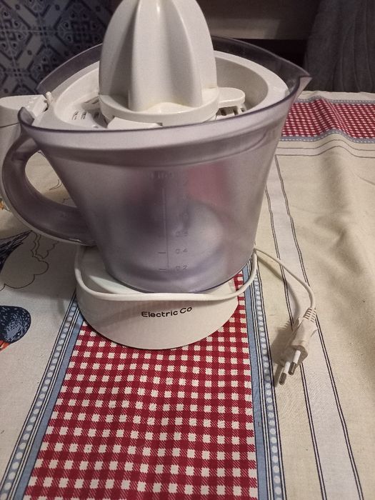 Espremedor de citrinos elétrico