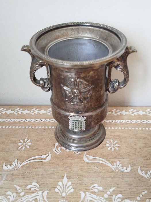 Antigo Vaso Miniatura, casquinha de Prata