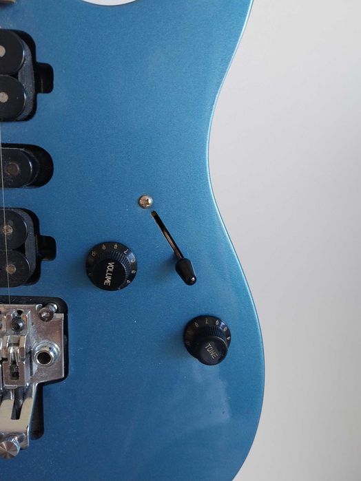Guitarra washburn azul Floyd Rose