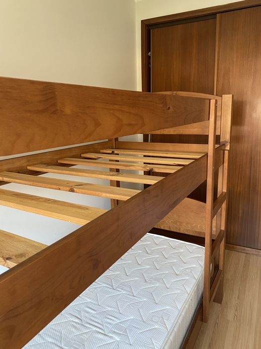 Beliche com colchão anatómico.