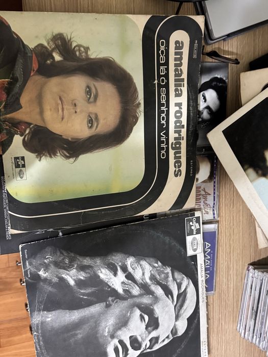 DISCOS DE VINIL E CDS DA COLEÇAO DE AMÁLIA RODRIGUES