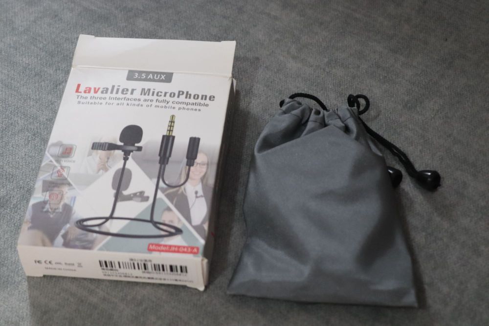 Microfone de Lapela com Saída para Fone de Retorno