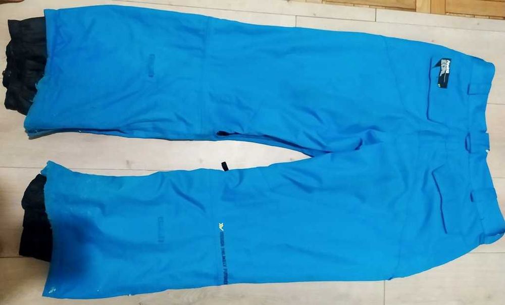 Комбінізон робочий, утеплений, водонепропусний з кишенями.