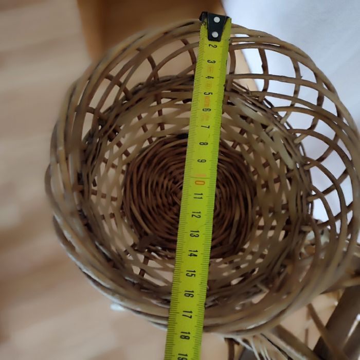 Подставка для цветов из лозы