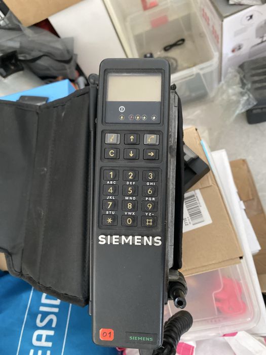 Telemóvel de carro dos anos 90 Siemens