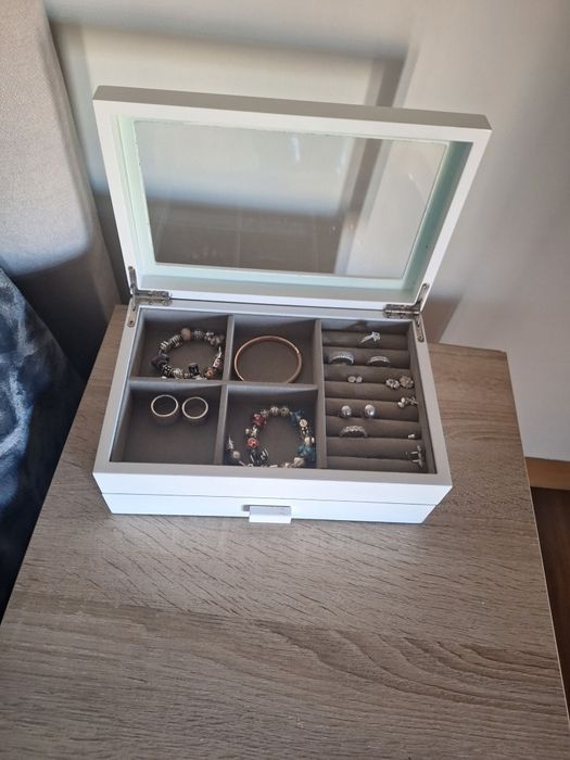 Guarda joias branco como novo