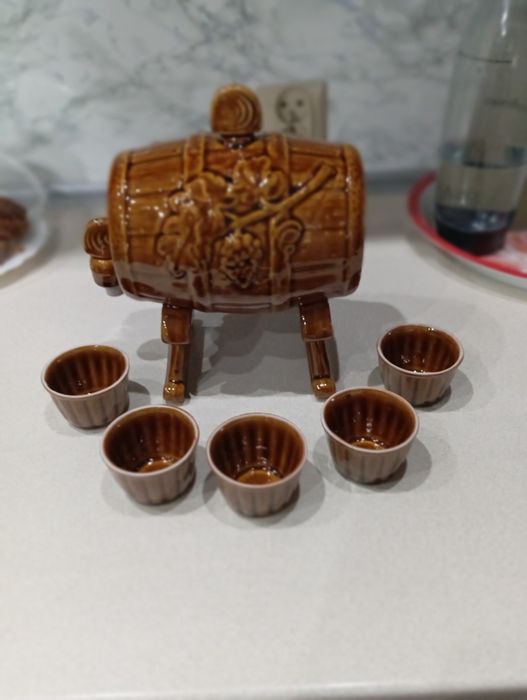 Ceramiczna beczułka z kubeczkami