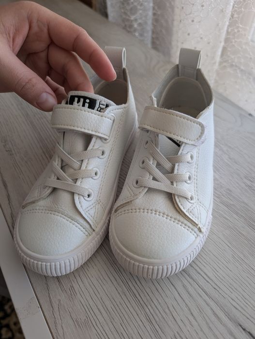 Білі святкові кеди для хлопчика розмір 29, устілка 17 см