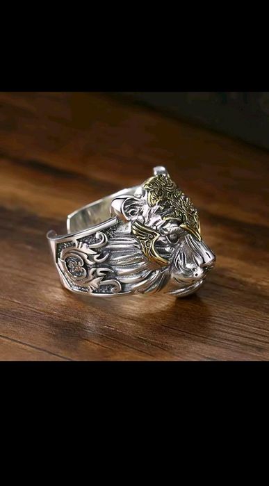 Sygnet lew srebro 925 luksusowy.