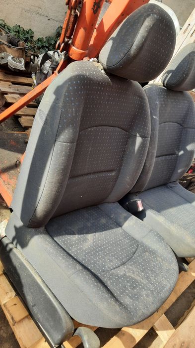 Fotel prawy lub lewy fotele przednie Renault Clio 2 II lift 3 drzwi
