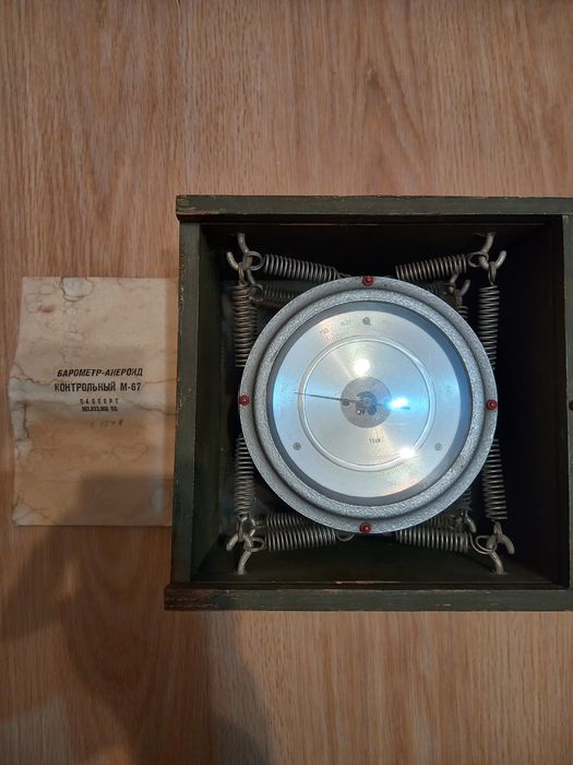 Барометр-анeроид контрольный М-67