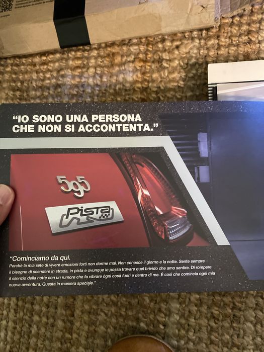 Catálogo italiano Abarth 595 Pista série especial 2017. Fiat