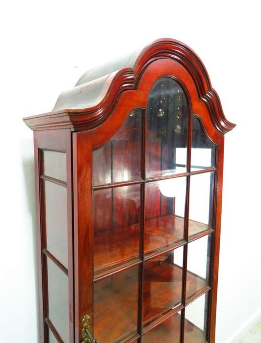 Cristaleira estilo inglês.