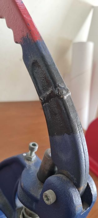 Máquina manual de aplicação de ilhós metálicos