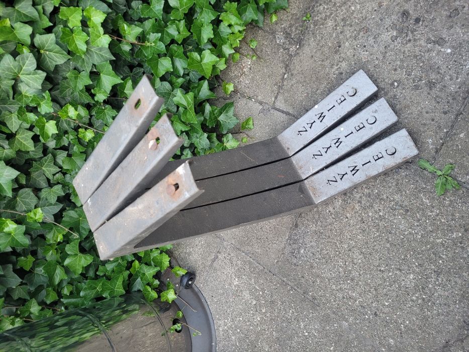 Nogą stołu ogrodowego stalowa