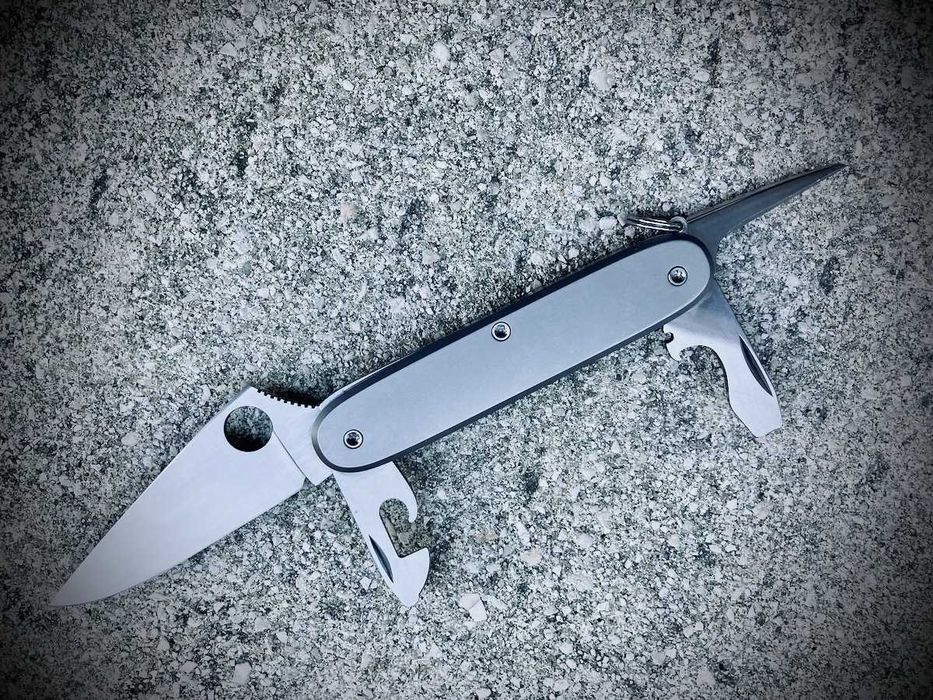 Victorinox Pioneer Custom em titânio, canivete suiço