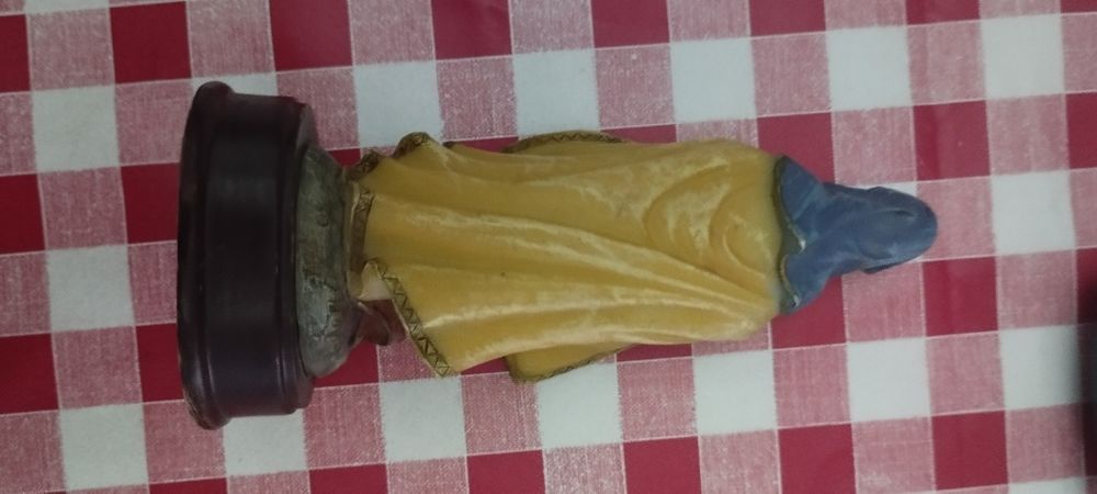 Estatueta santa clara