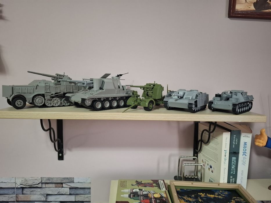 Sprzedam modele pojazdów wojskowych