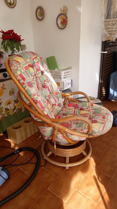 Cadeirão com baloiço e almofadão grande
