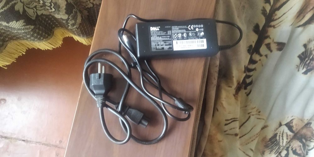 Зарядне до ноутбука