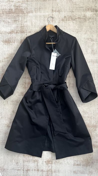 Czarny elegancki płaszcz firmy Solar