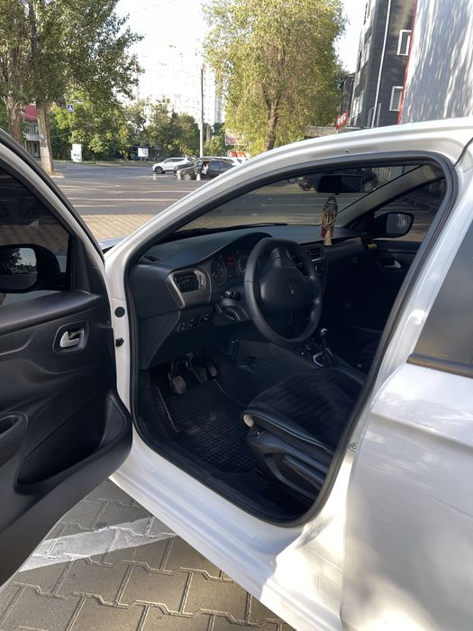 Peugeot 301 1.2л. 2019 года