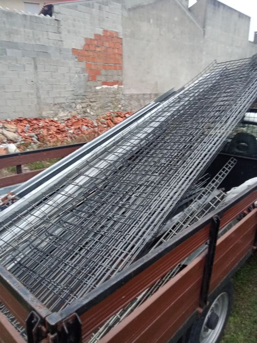 Metallic gutter and cable tray64285059713410123