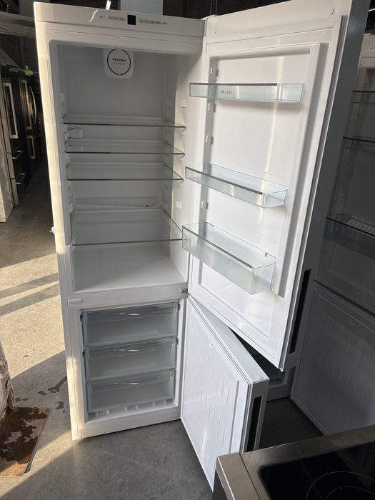 Холодильник Miele KFN 28132 D WS (No Frost, А++) ( А190901 )