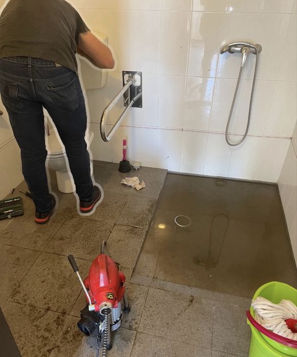 Ele Faz manutenções